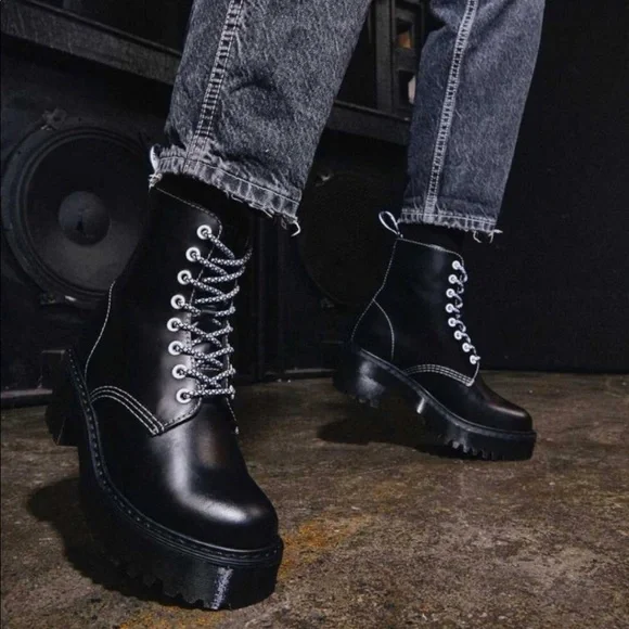 🌟Dr. Martens!! Shriver high contrast Sz 9 Rare! Sold out everywhere! NEW in box - Picture 8 of 11